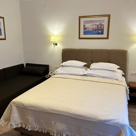 Hotel Vila Tina Arbanija Dış mekan fotoğraf