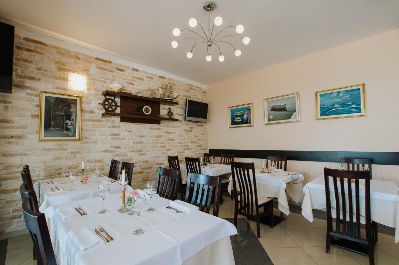 Hotel Vila Tina Arbanija Dış mekan fotoğraf