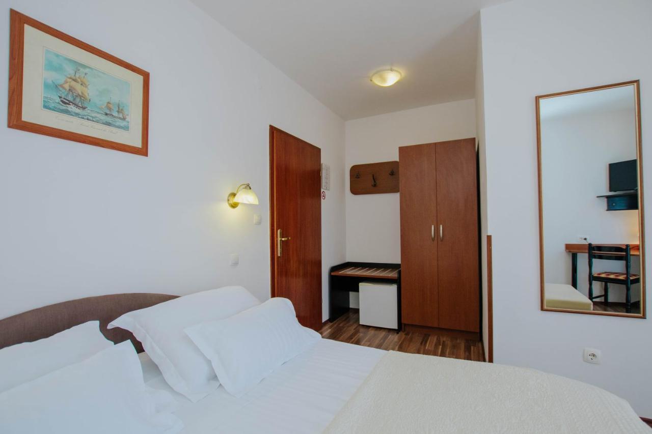 Hotel Vila Tina Arbanija Dış mekan fotoğraf