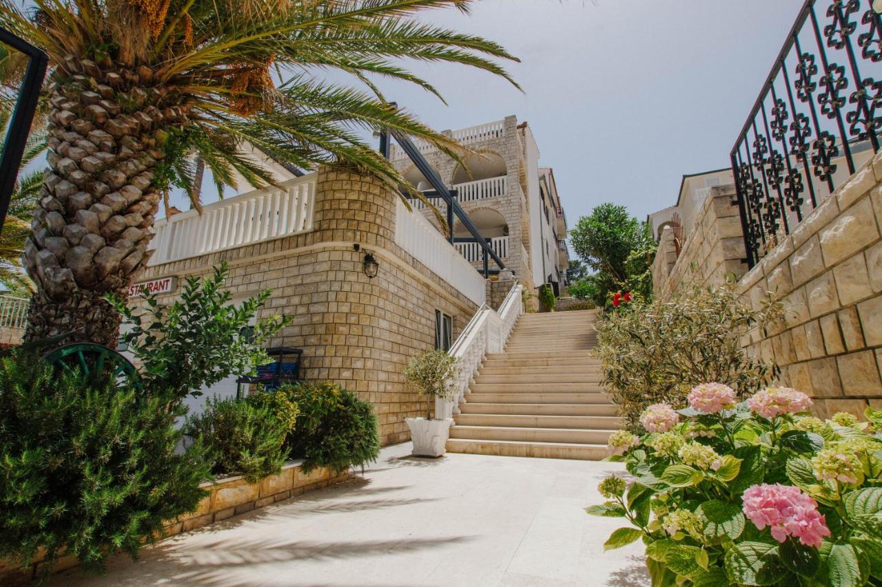 Hotel Vila Tina Arbanija Dış mekan fotoğraf