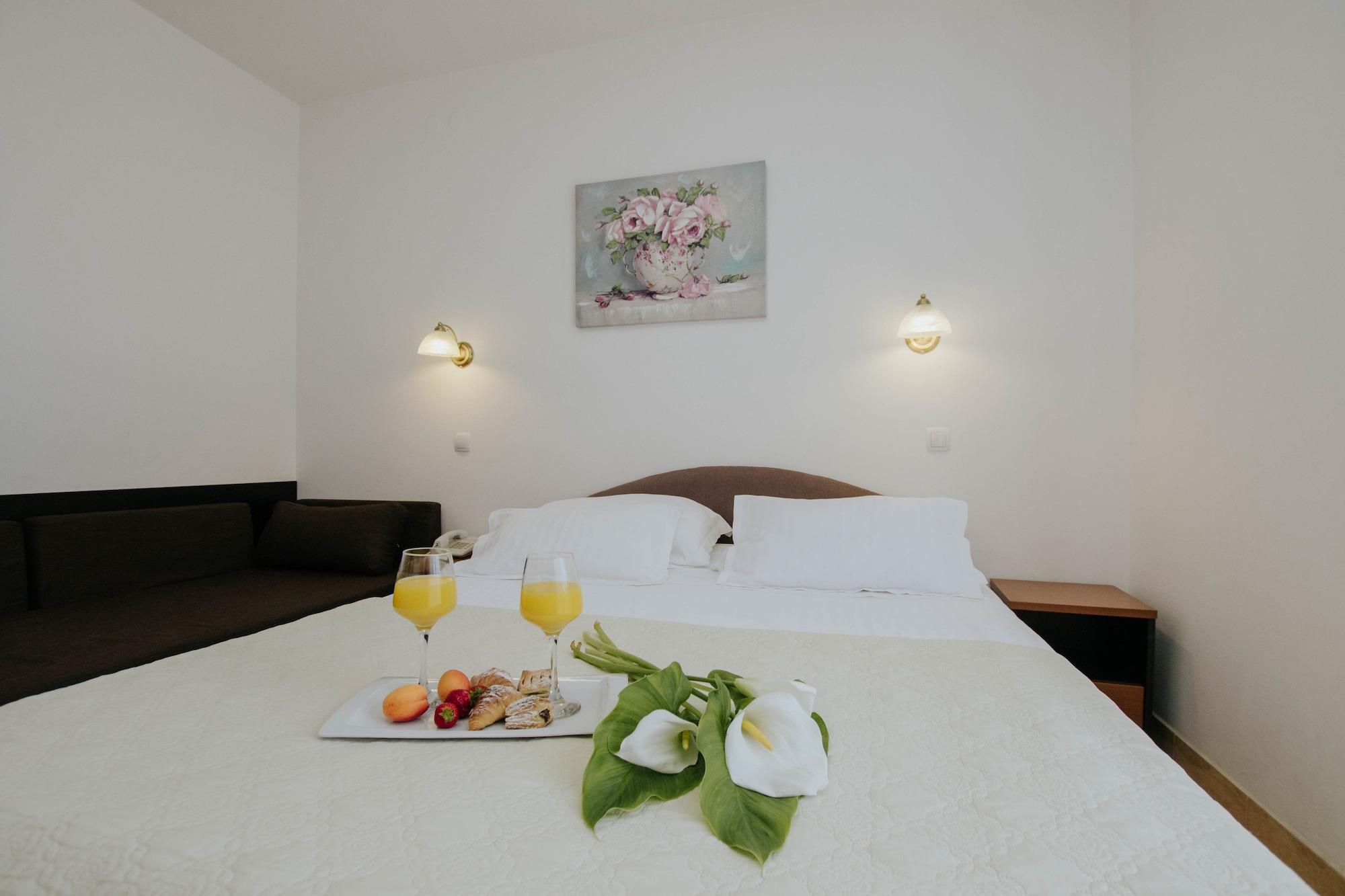 Hotel Vila Tina Arbanija Dış mekan fotoğraf