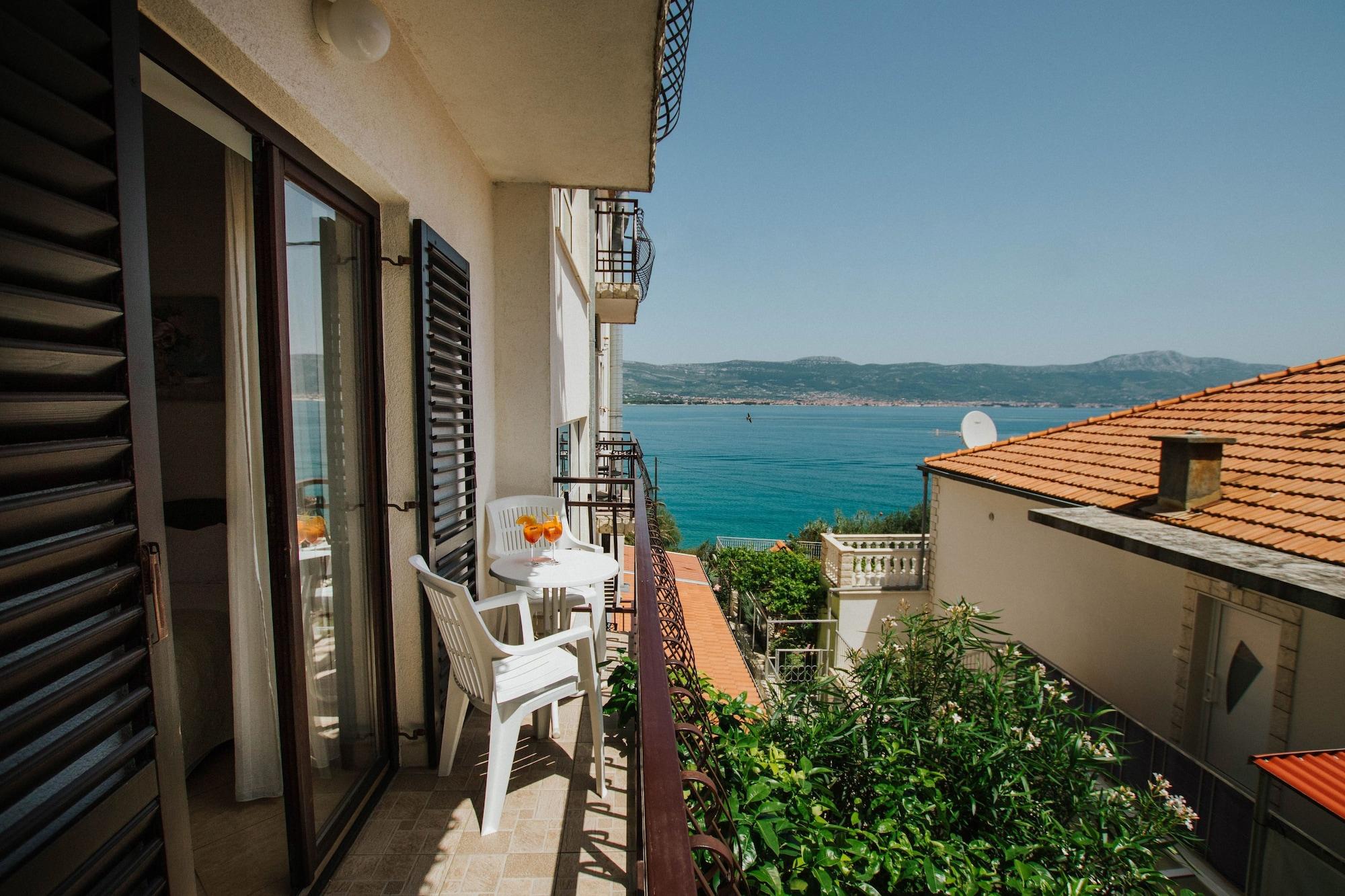 Hotel Vila Tina Arbanija Dış mekan fotoğraf