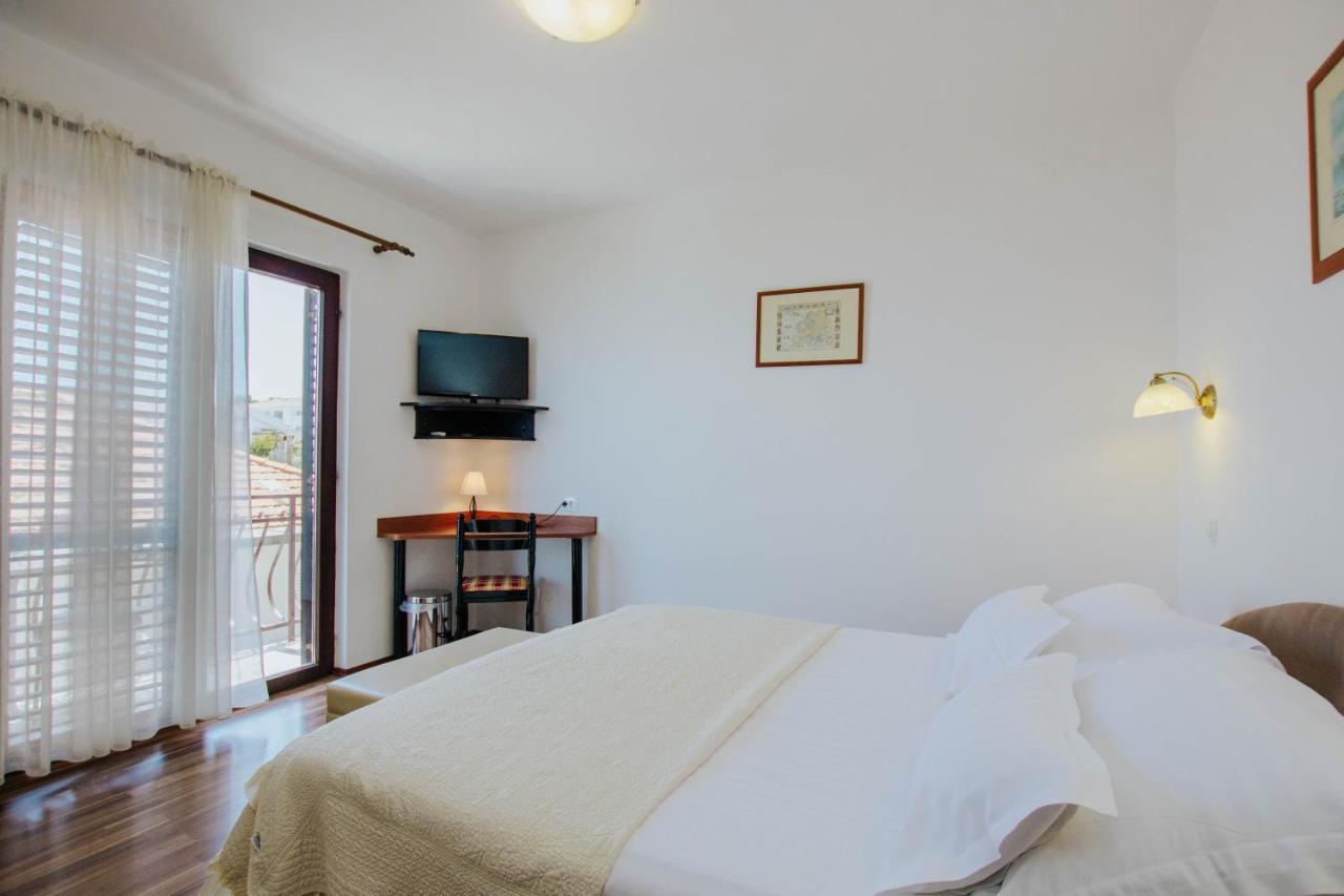 Hotel Vila Tina Arbanija Dış mekan fotoğraf