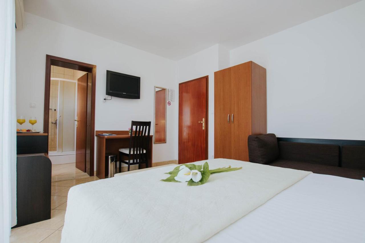 Hotel Vila Tina Arbanija Dış mekan fotoğraf