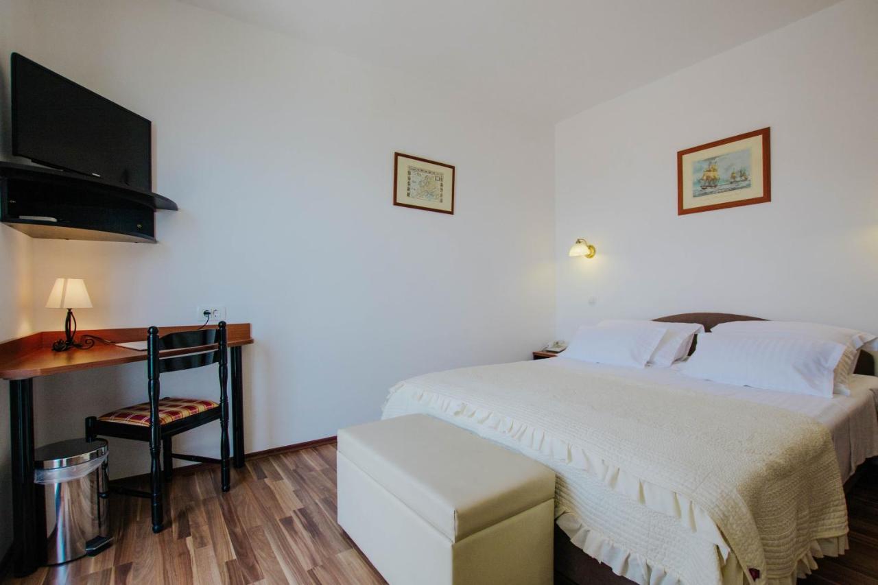 Hotel Vila Tina Arbanija Dış mekan fotoğraf