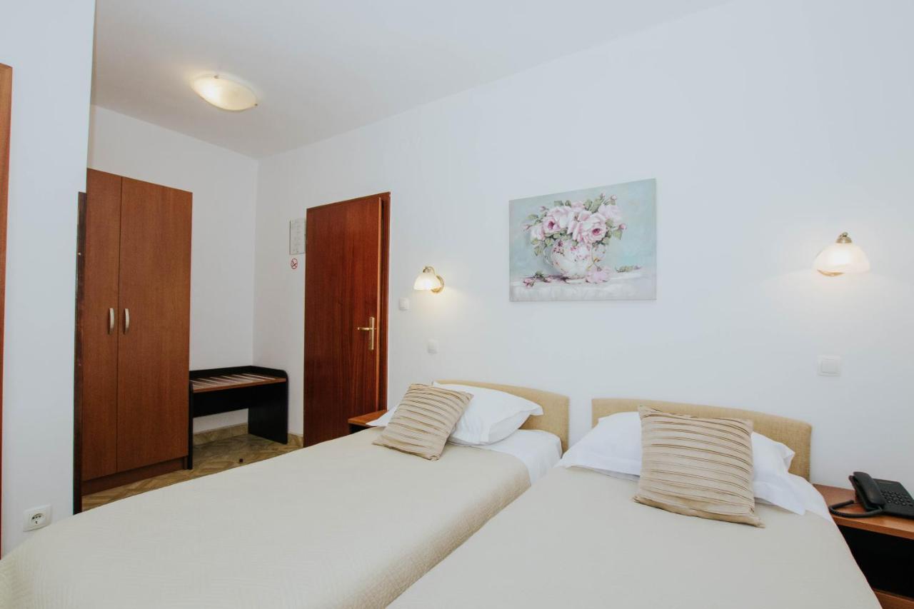 Hotel Vila Tina Arbanija Dış mekan fotoğraf