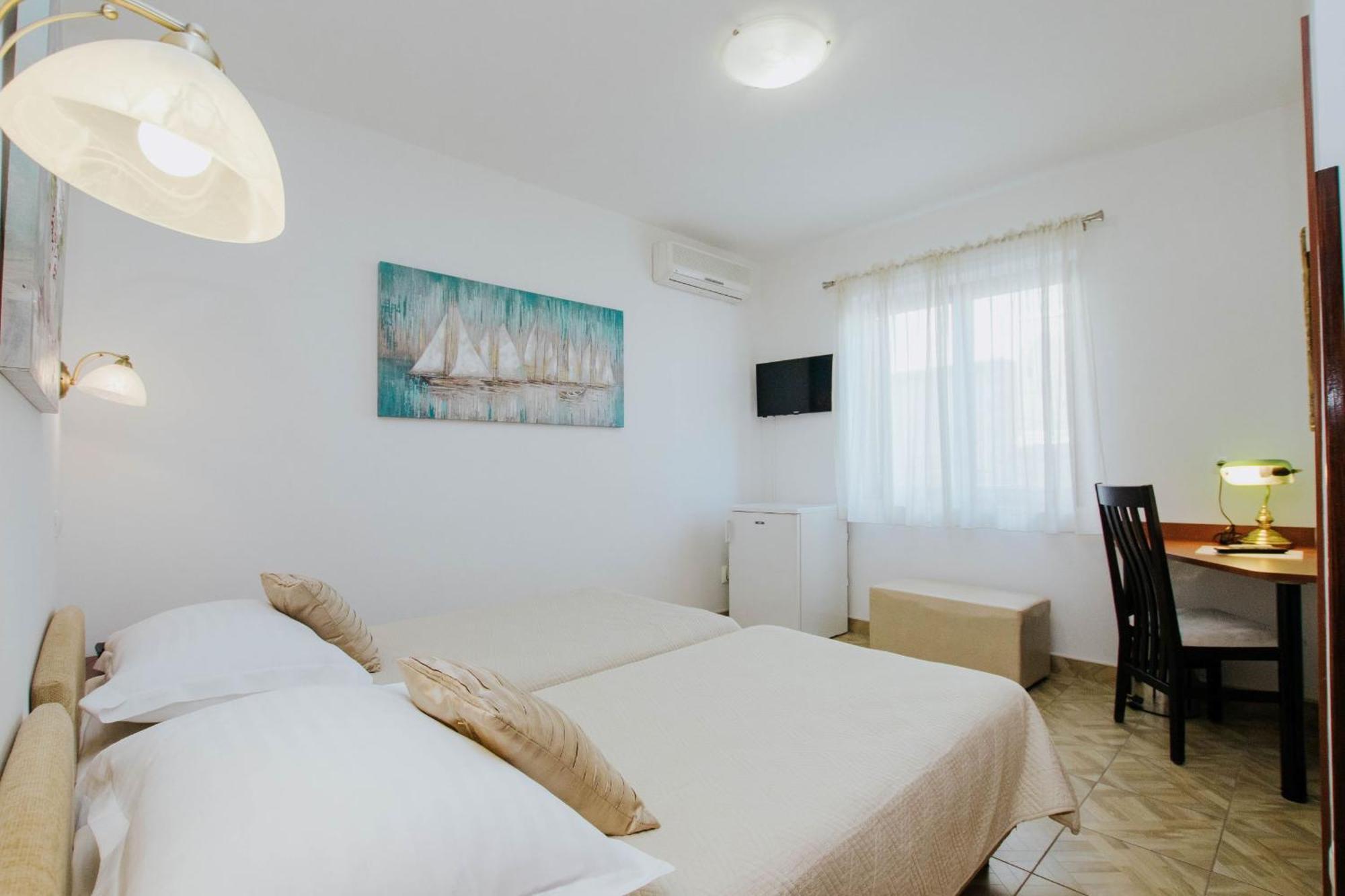 Hotel Vila Tina Arbanija Dış mekan fotoğraf