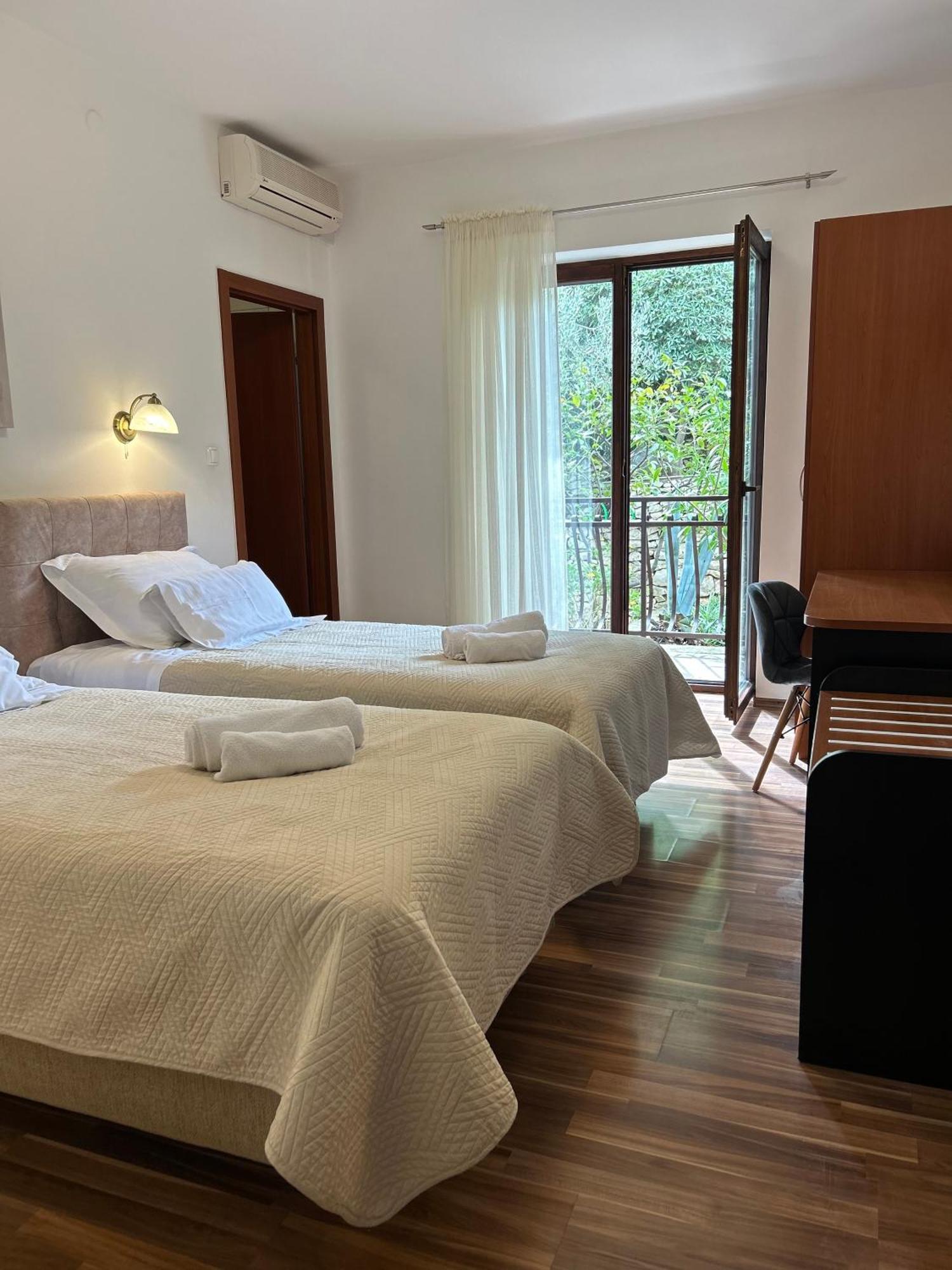 Hotel Vila Tina Arbanija Dış mekan fotoğraf