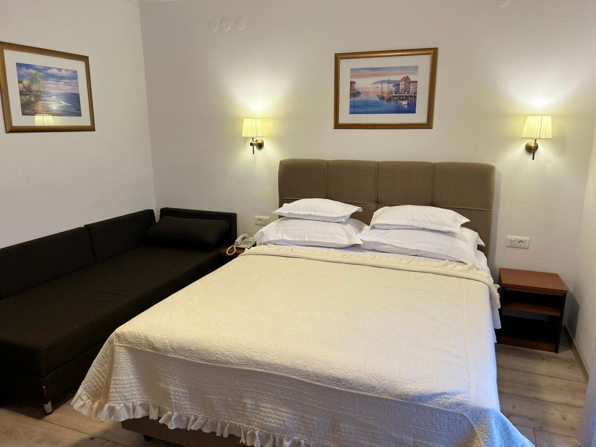 Hotel Vila Tina Arbanija Dış mekan fotoğraf
