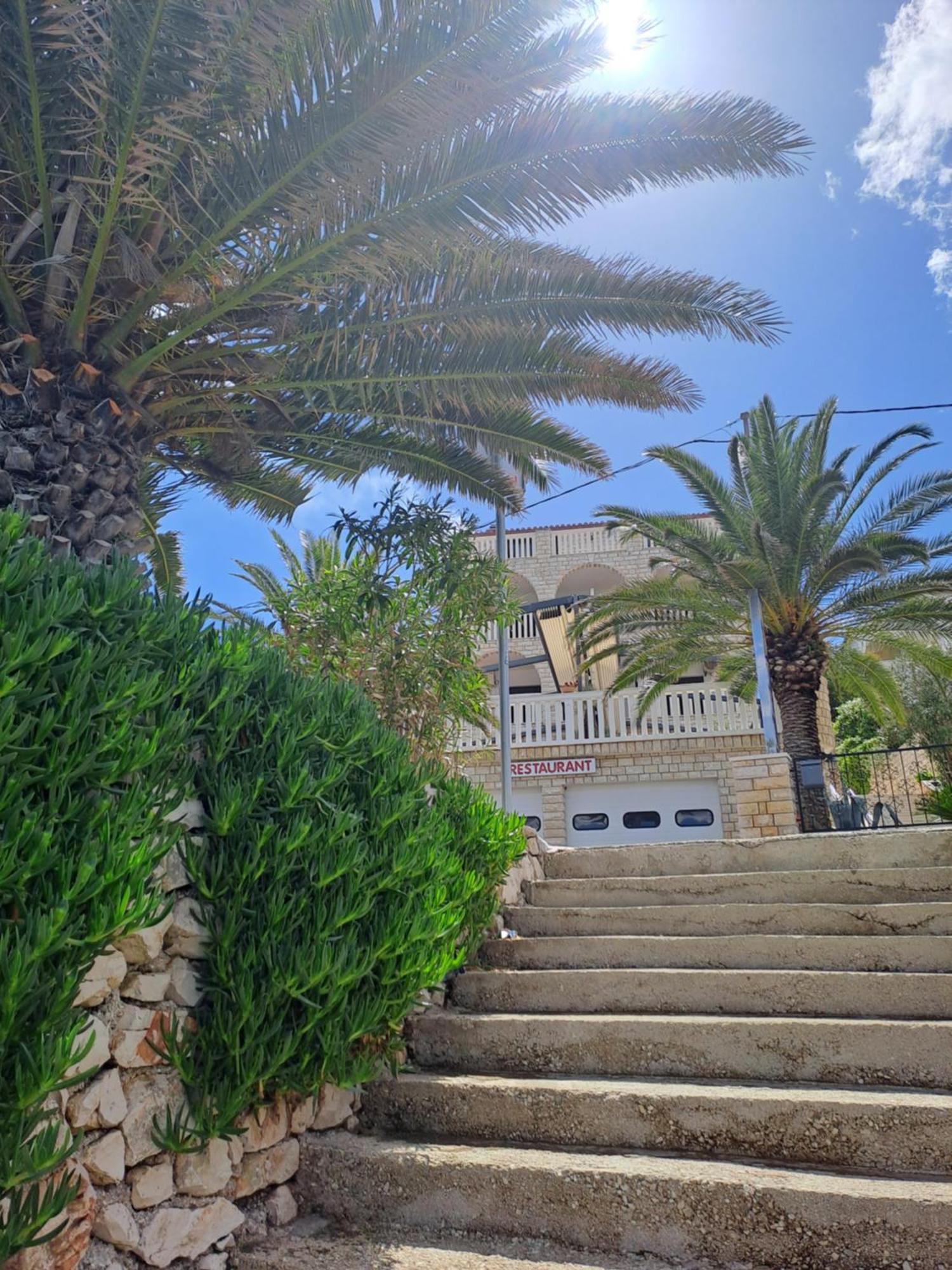 Hotel Vila Tina Arbanija Dış mekan fotoğraf