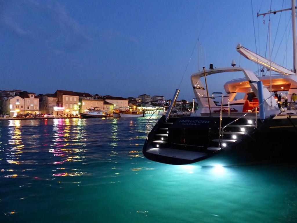 Hotel Vila Tina Arbanija Dış mekan fotoğraf